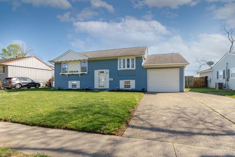 Photo of 926 Michaels Drive, Franklin, OH 45005 (MLS # 1874592)