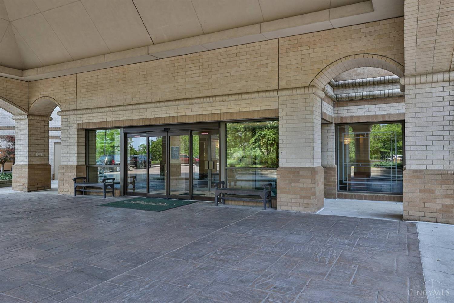 1201 Edgecliff Place 1042