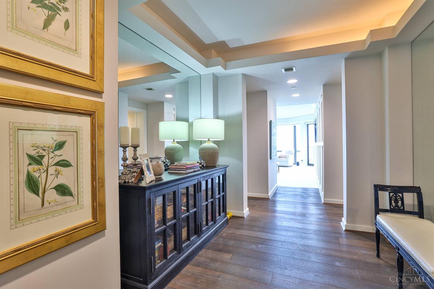 1201 Edgecliff Place 1042