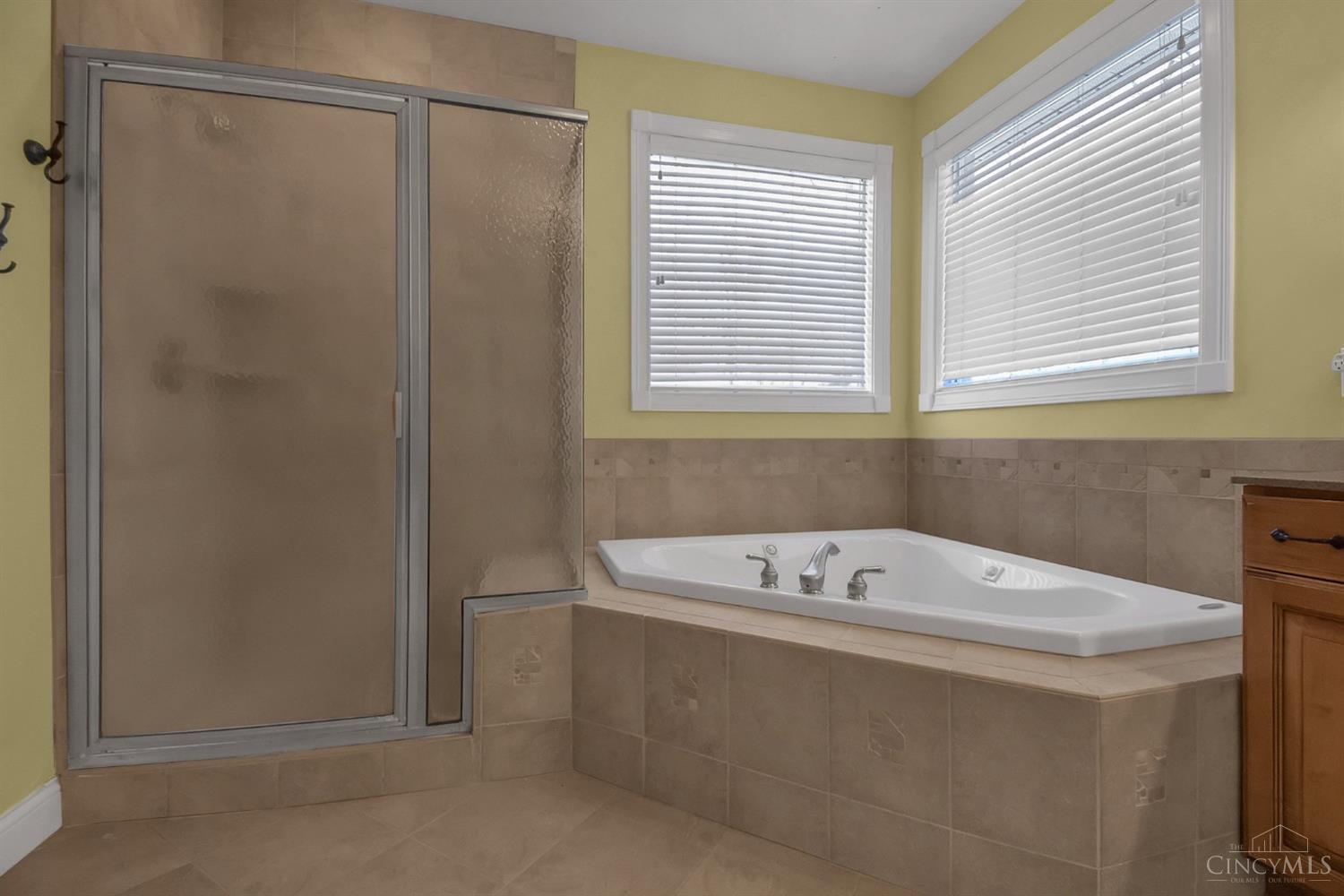 5806 Needleleaf Drive, Miami Twp, Ohio image 30