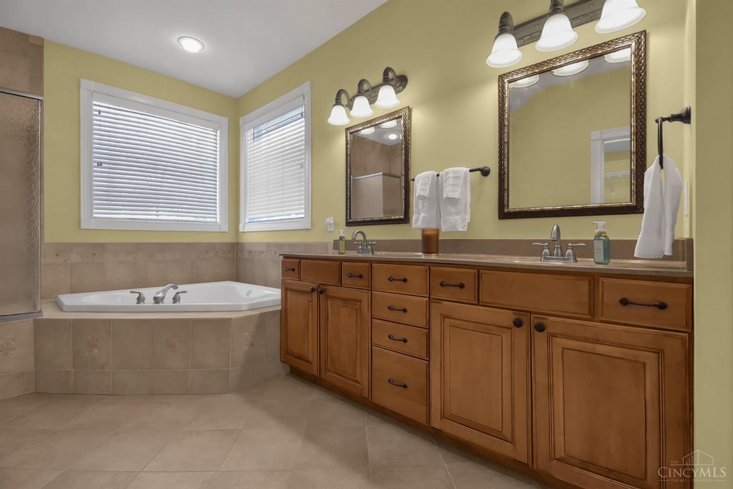 5806 Needleleaf Drive, Miami Twp, Ohio image 29