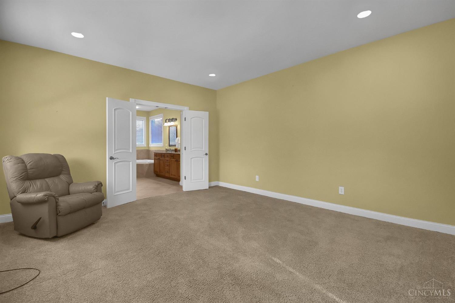 5806 Needleleaf Drive, Miami Twp, Ohio image 27