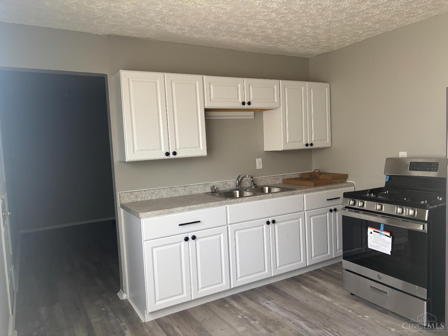 2074 Roosevelt Avenue