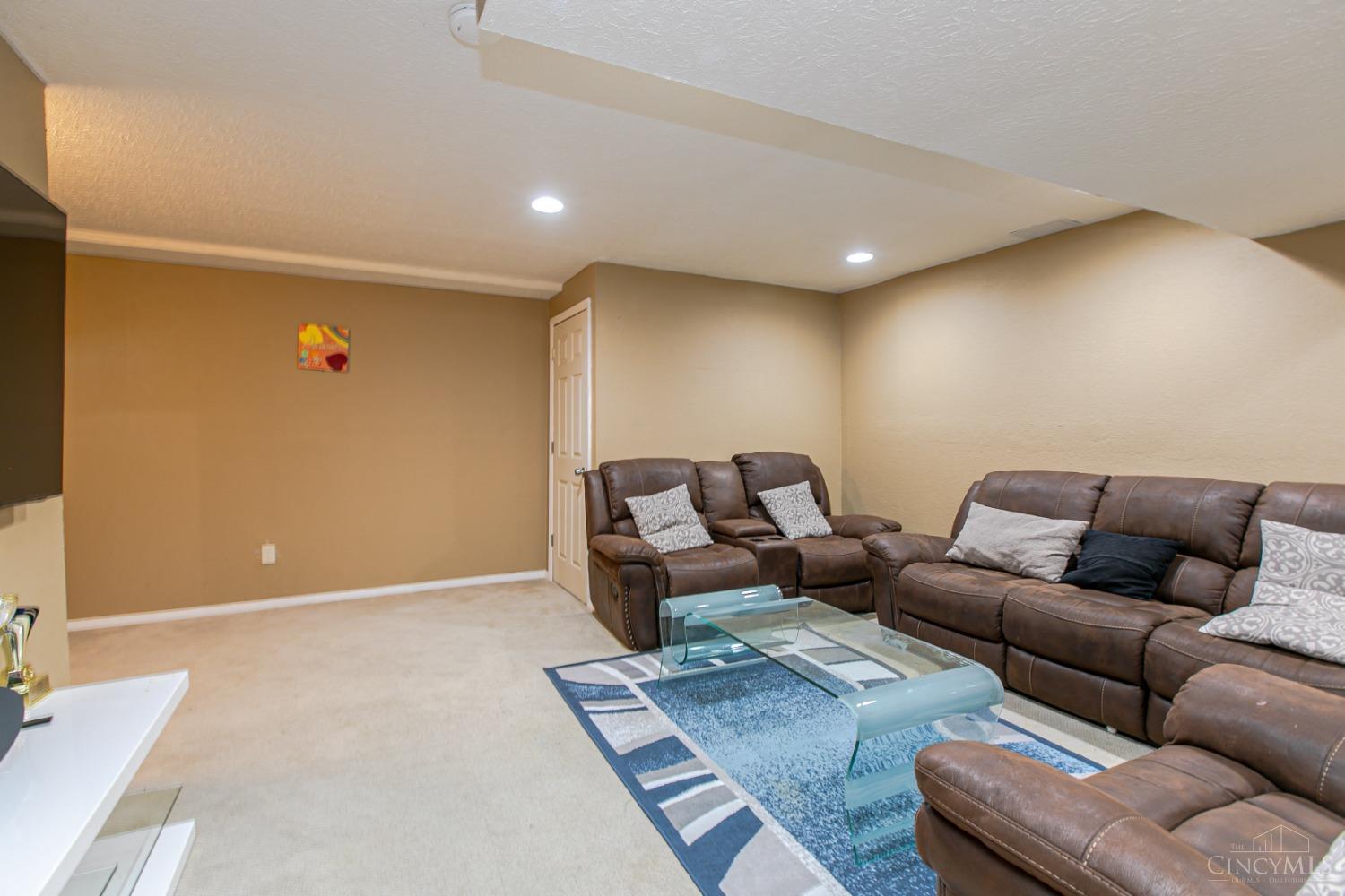 7741 Black Squirrel Trail, Hamilton, Ohio image 15