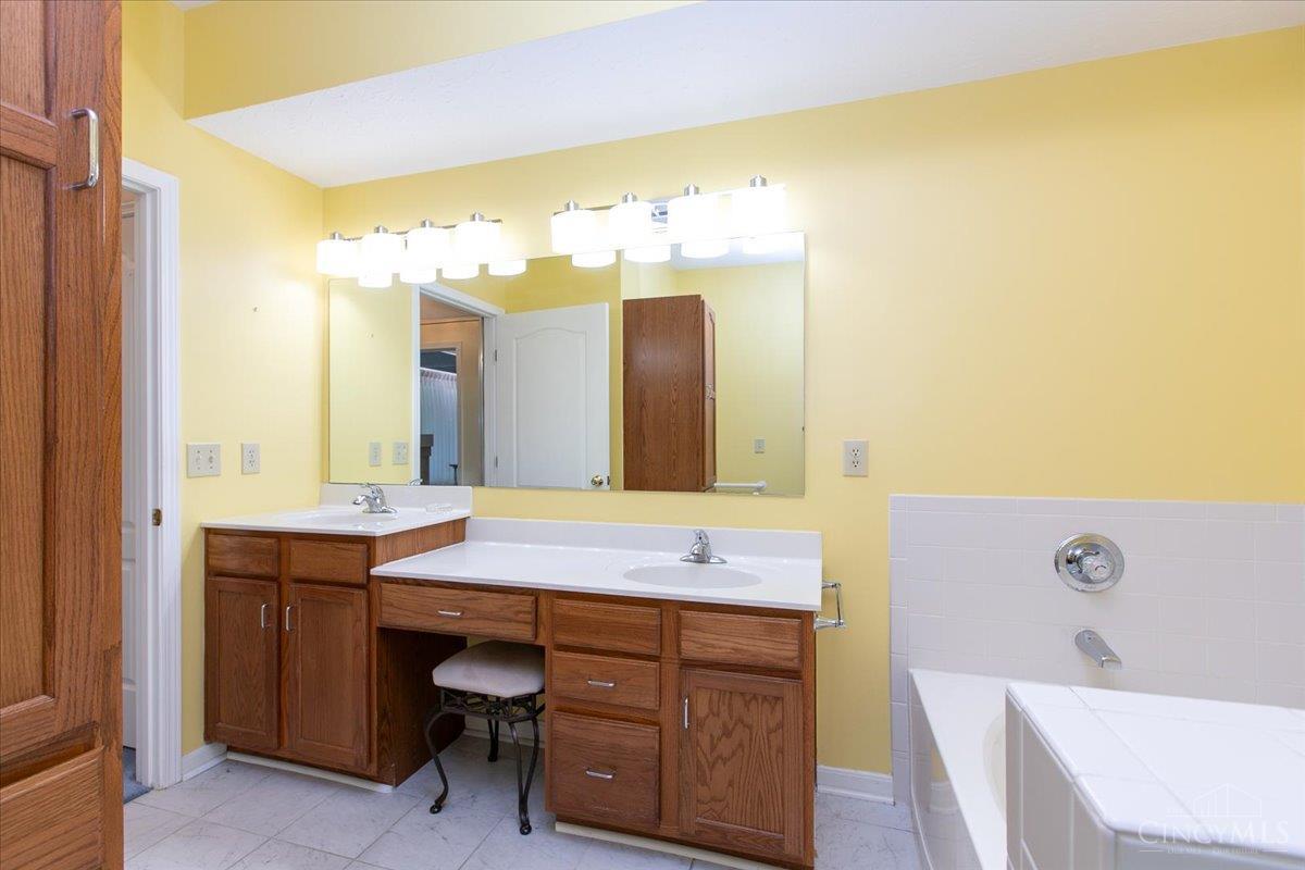 808 Southmeadow Circle, Springfield Twp., Ohio image 27