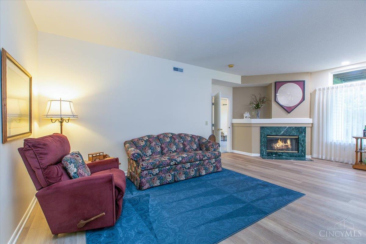 808 Southmeadow Circle, Springfield Twp., Ohio image 9