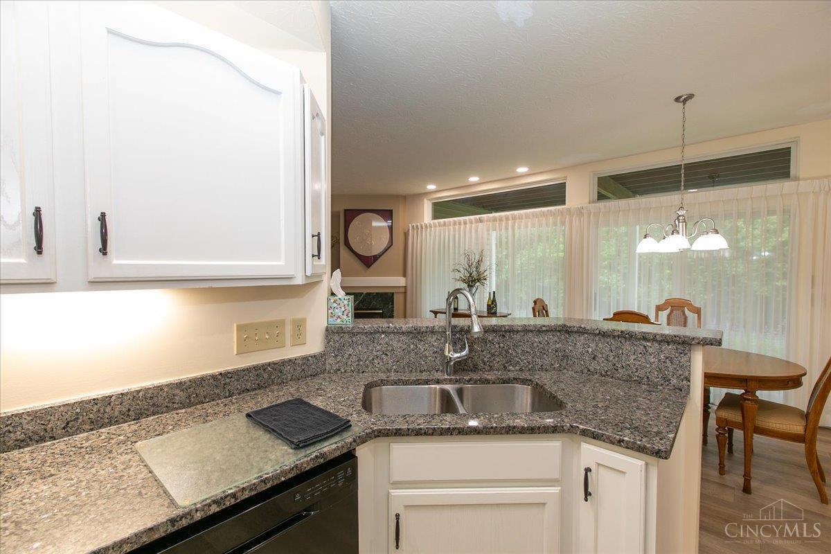 808 Southmeadow Circle, Springfield Twp., Ohio image 17