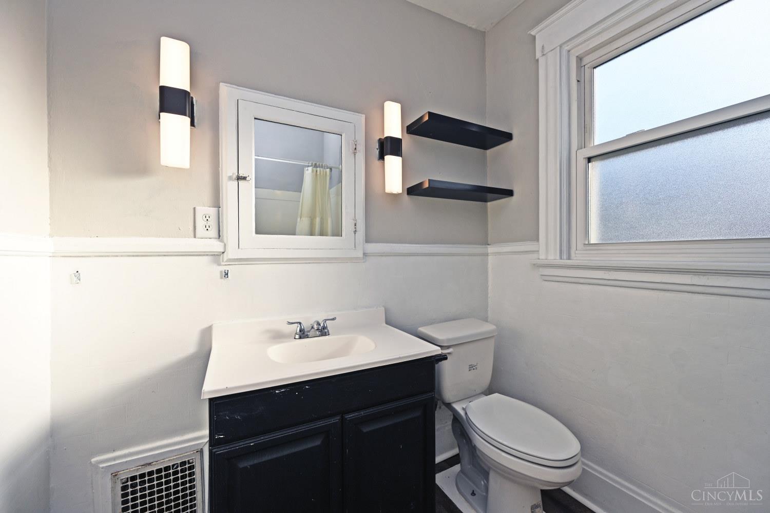 2343 Glenside Avenue