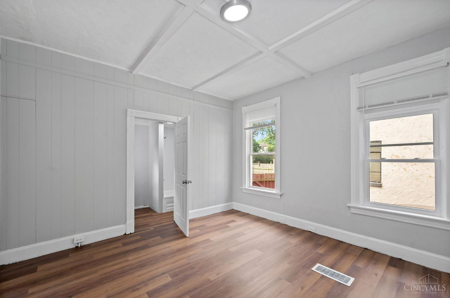 Elmwood Place, Ohio 45216, United States, 1 Bedroom Bedrooms, ,4 BathroomsBathrooms,Residential,Active,109188