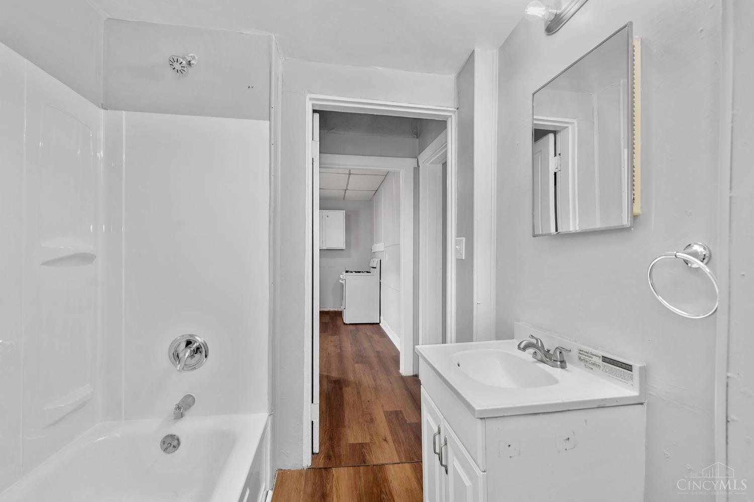 Elmwood Place, Ohio 45216, United States, 1 Bedroom Bedrooms, ,4 BathroomsBathrooms,Residential,Active,109188