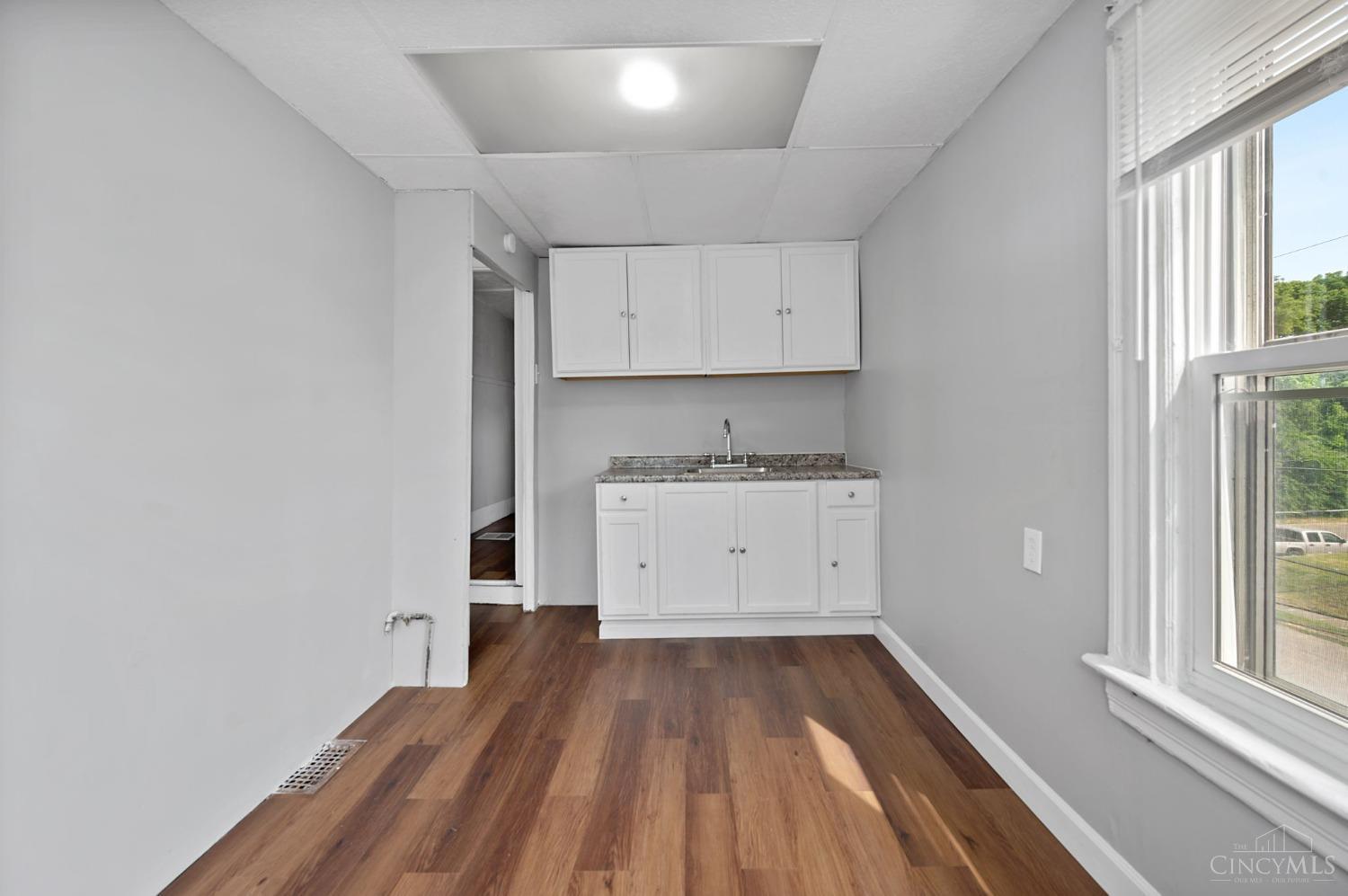 Elmwood Place, Ohio 45216, United States, 1 Bedroom Bedrooms, ,4 BathroomsBathrooms,Residential,Active,109188