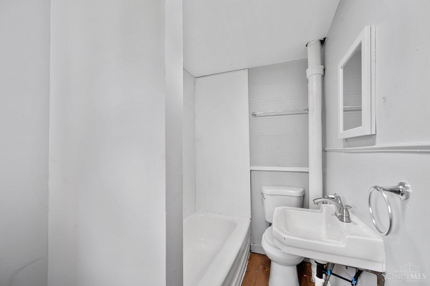 Elmwood Place, Ohio 45216, United States, 1 Bedroom Bedrooms, ,4 BathroomsBathrooms,Residential,Active,109188