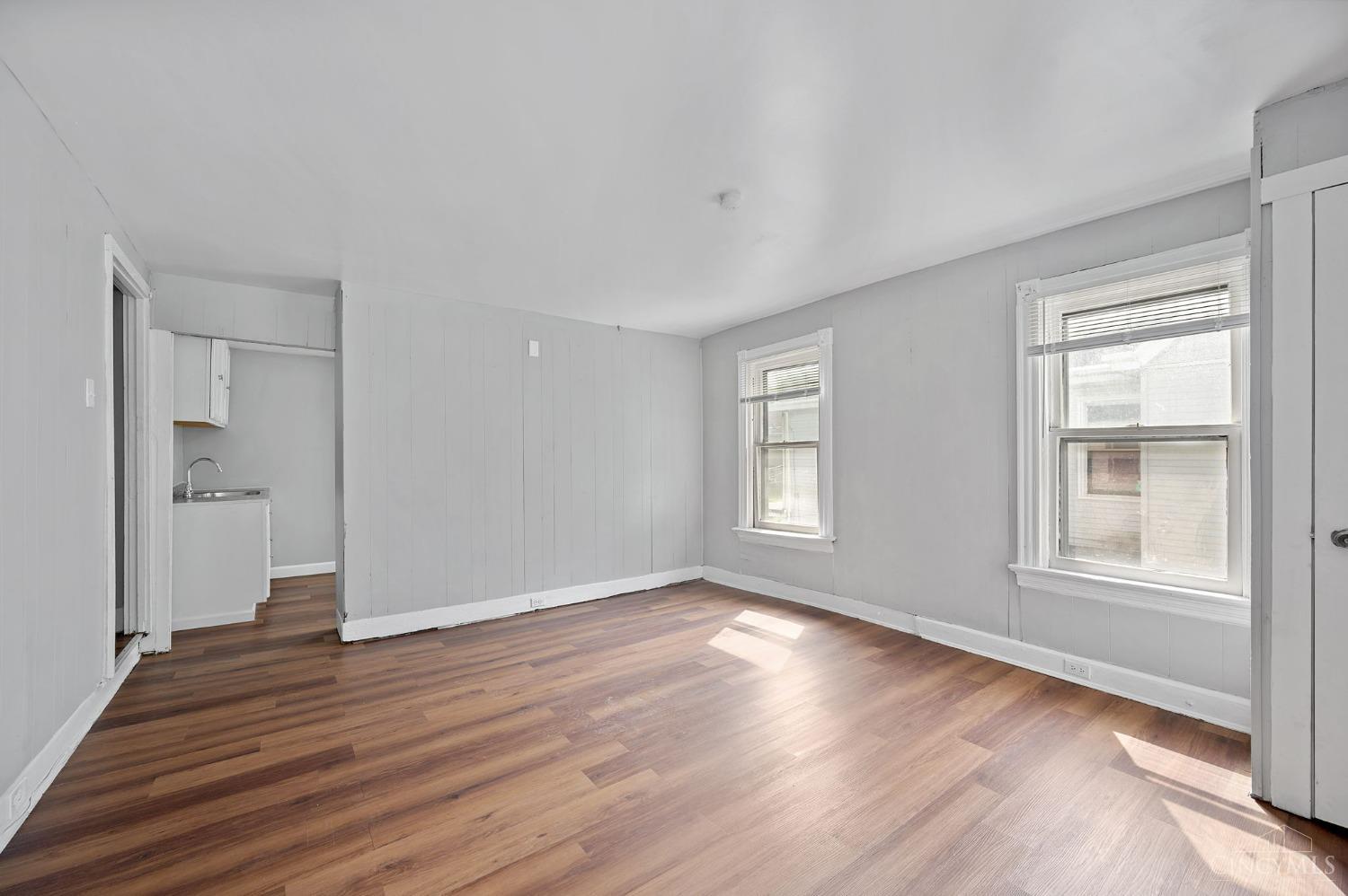 Elmwood Place, Ohio 45216, United States, 1 Bedroom Bedrooms, ,4 BathroomsBathrooms,Residential,Active,109188