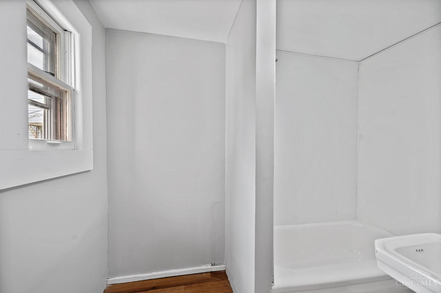 Elmwood Place, Ohio 45216, United States, 1 Bedroom Bedrooms, ,4 BathroomsBathrooms,Residential,Active,109188