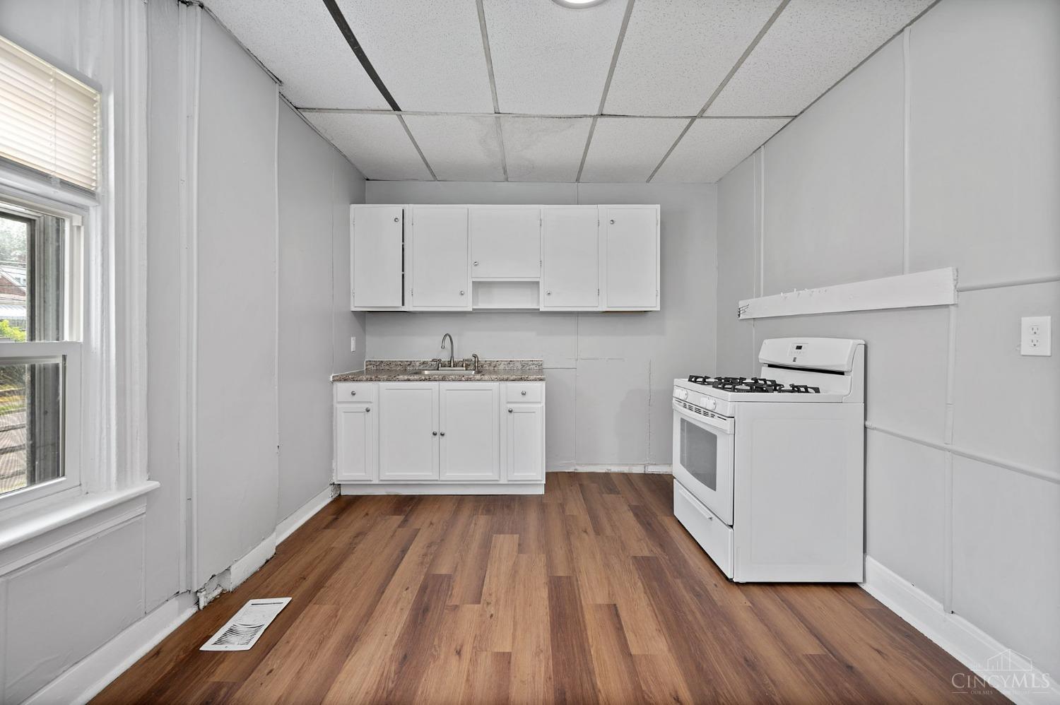 Elmwood Place, Ohio 45216, United States, 1 Bedroom Bedrooms, ,4 BathroomsBathrooms,Residential,Active,109188