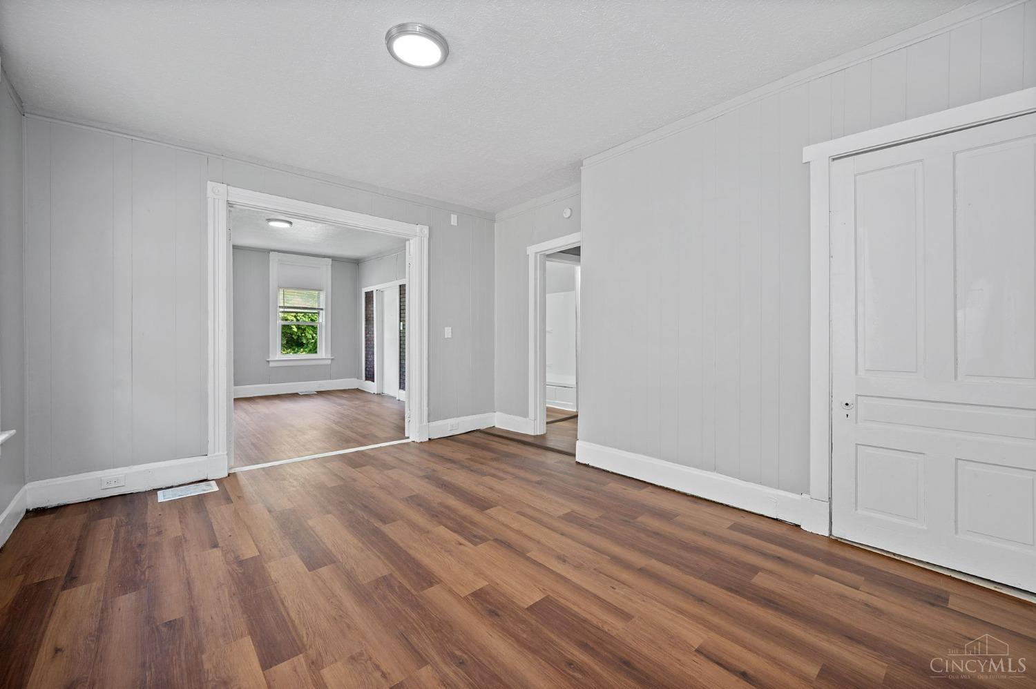 Elmwood Place, Ohio 45216, United States, 1 Bedroom Bedrooms, ,4 BathroomsBathrooms,Residential,Active,109188