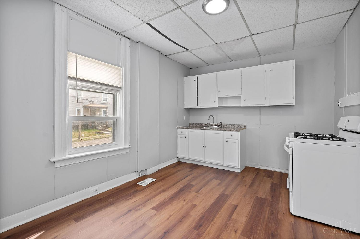 Elmwood Place, Ohio 45216, United States, 1 Bedroom Bedrooms, ,4 BathroomsBathrooms,Residential,Active,109188