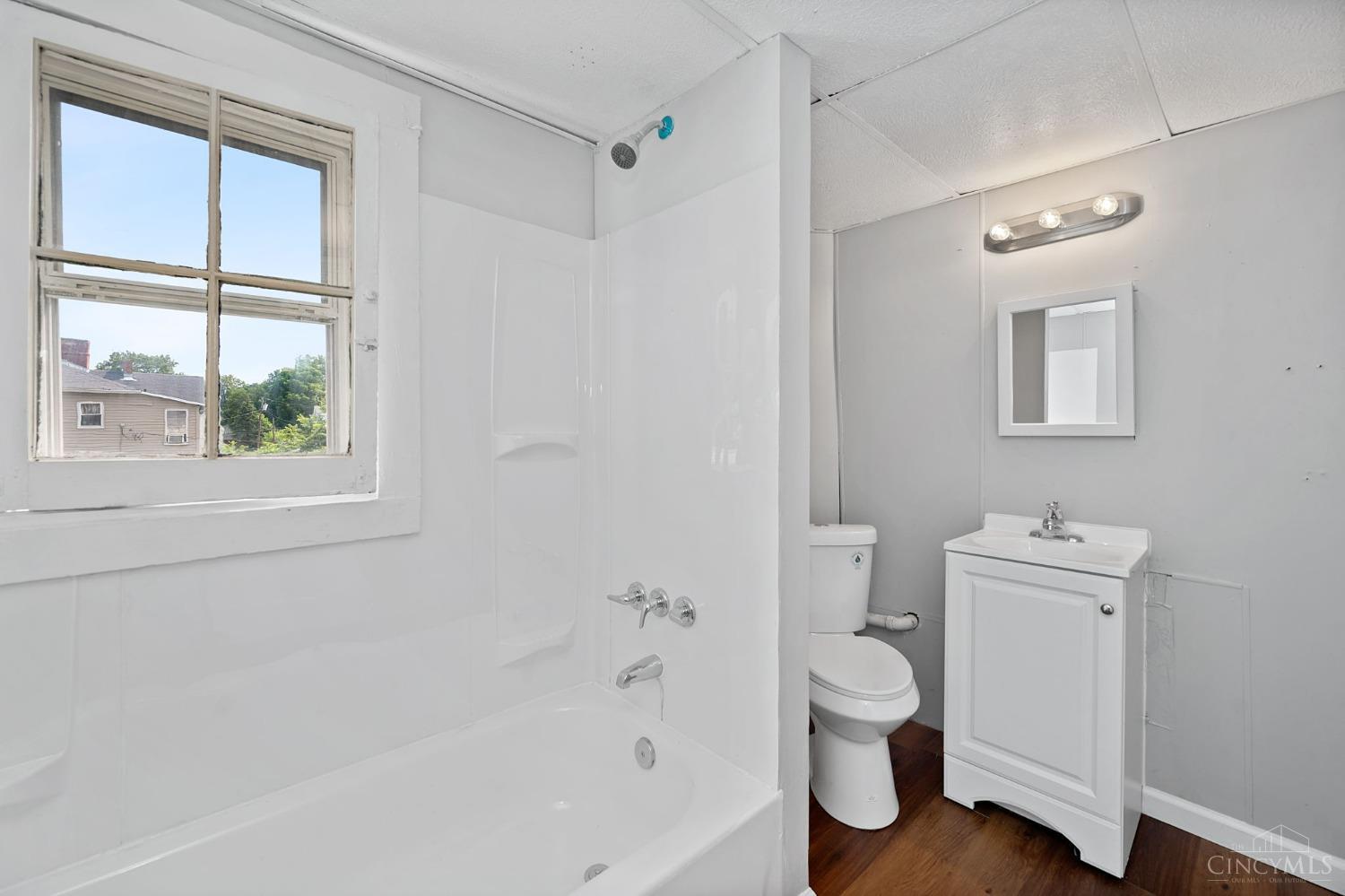 Elmwood Place, Ohio 45216, United States, 1 Bedroom Bedrooms, ,4 BathroomsBathrooms,Residential,Active,109188