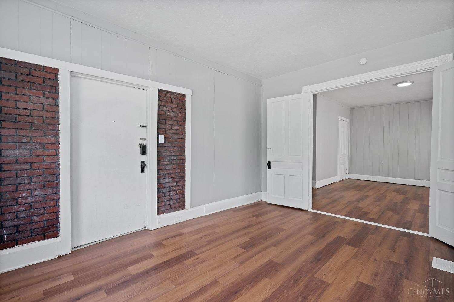 Elmwood Place, Ohio 45216, United States, 1 Bedroom Bedrooms, ,4 BathroomsBathrooms,Residential,Active,109188