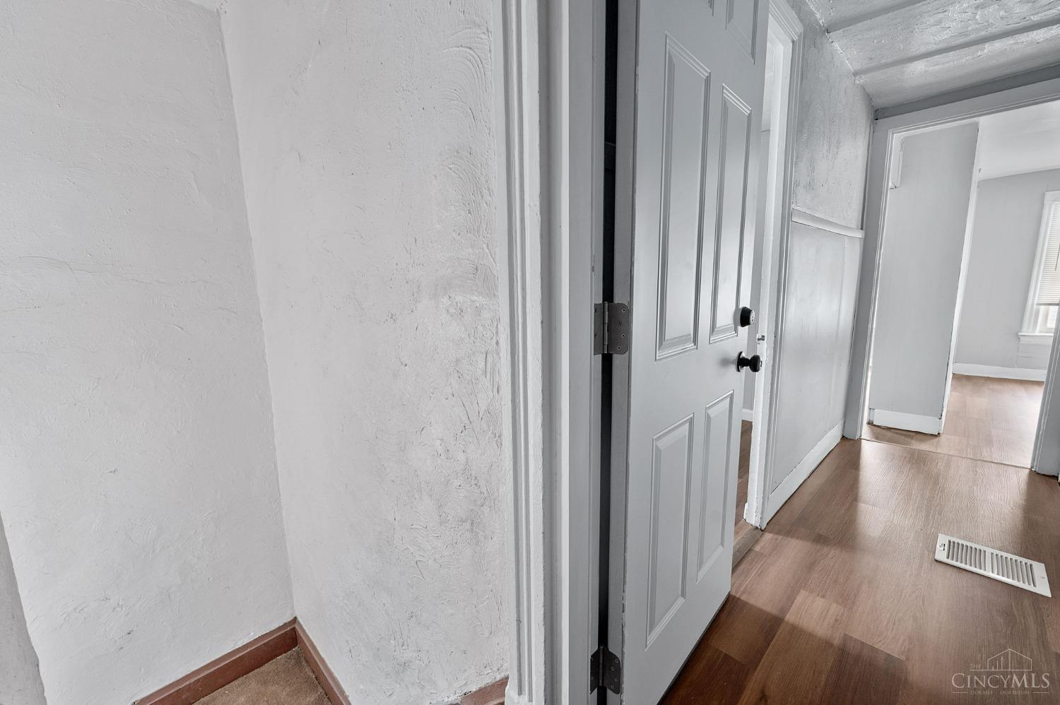 Elmwood Place, Ohio 45216, United States, 1 Bedroom Bedrooms, ,4 BathroomsBathrooms,Residential,Active,109188