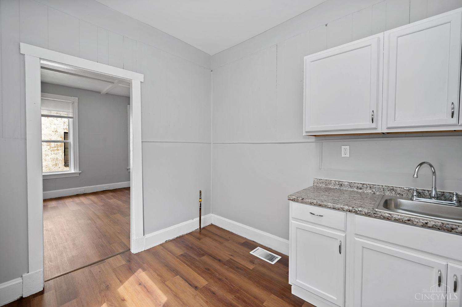 Elmwood Place, Ohio 45216, United States, 1 Bedroom Bedrooms, ,4 BathroomsBathrooms,Residential,Active,109188