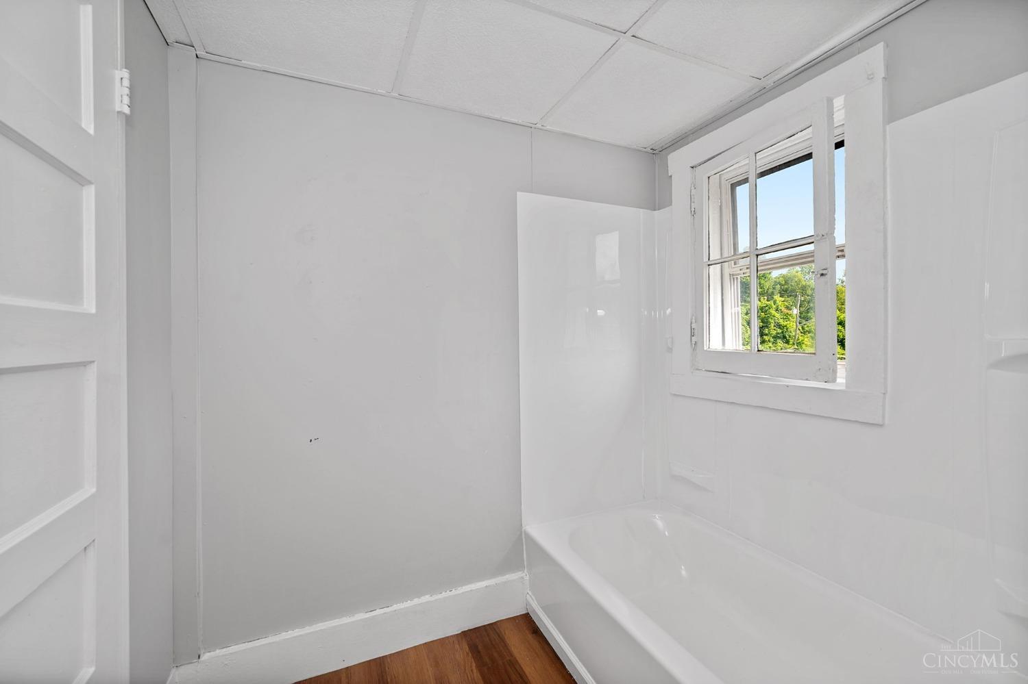 Elmwood Place, Ohio 45216, United States, 1 Bedroom Bedrooms, ,4 BathroomsBathrooms,Residential,Active,109188