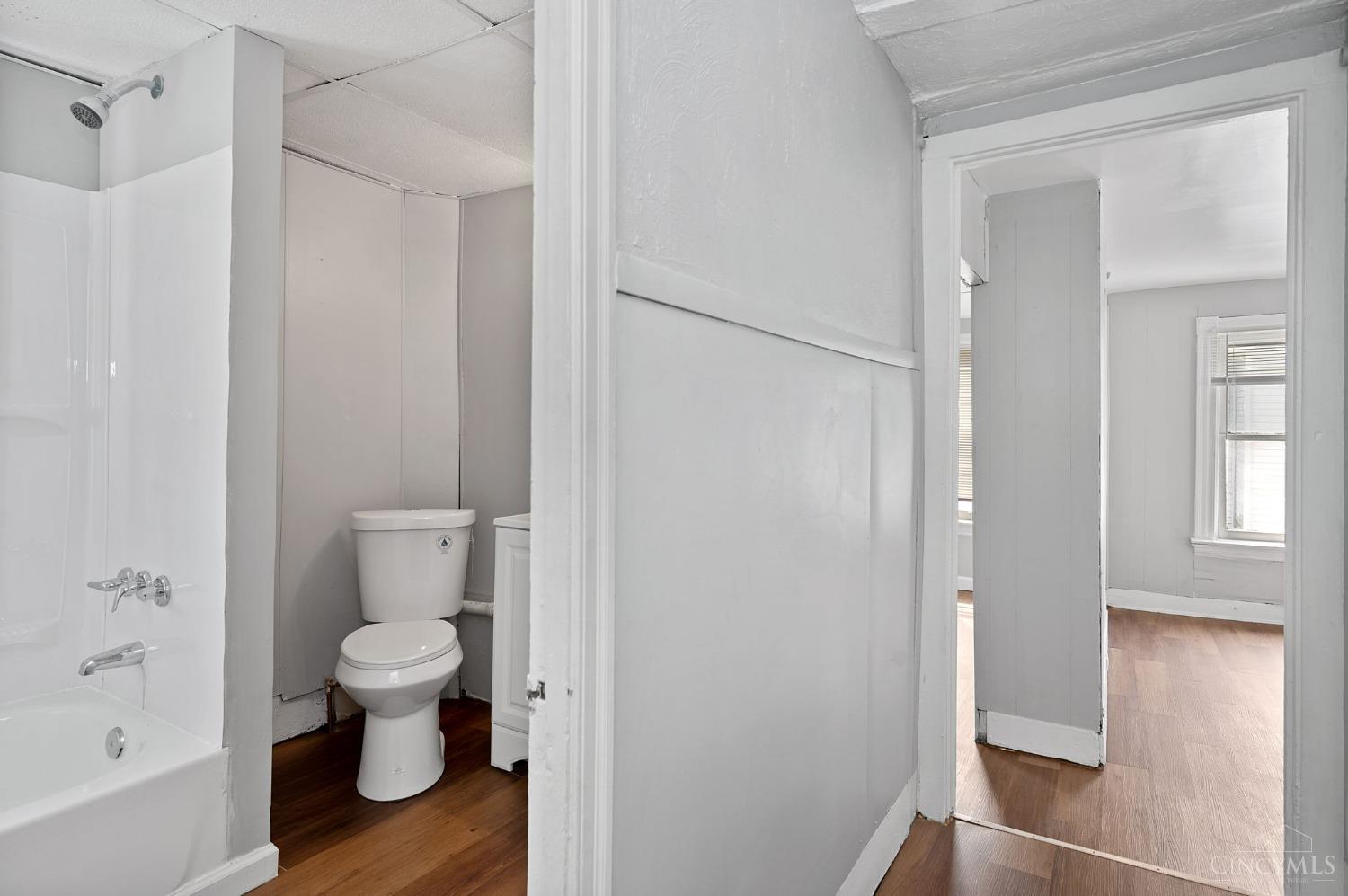 Elmwood Place, Ohio 45216, United States, 1 Bedroom Bedrooms, ,4 BathroomsBathrooms,Residential,Active,109188