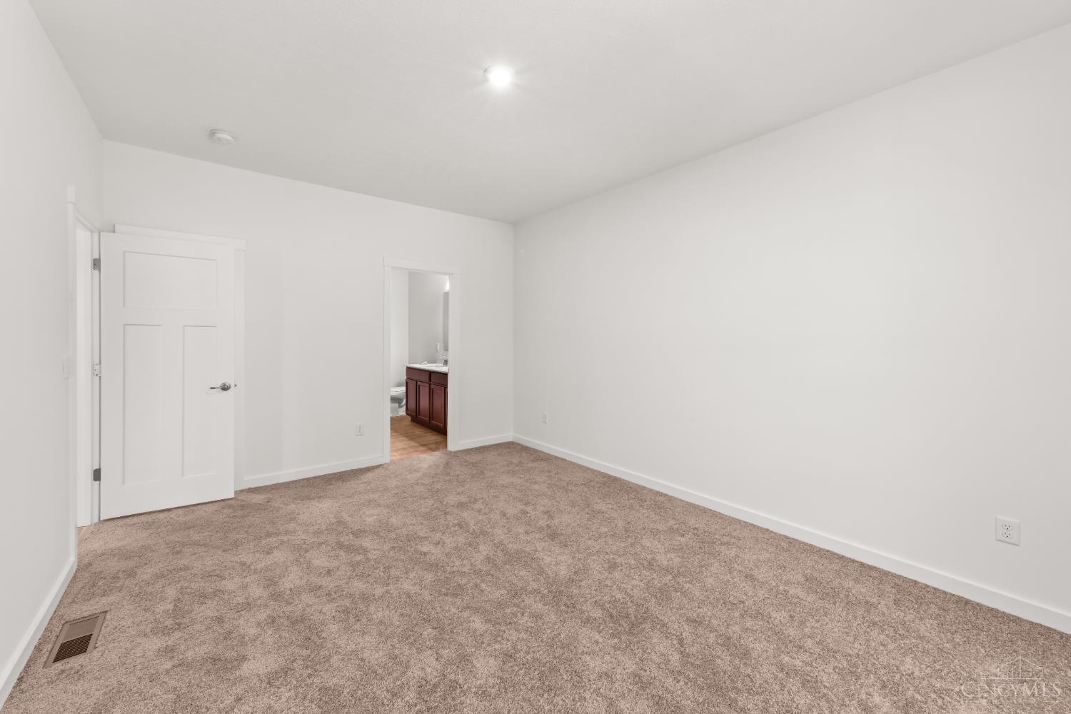 8621 Noelle Drive, Colerain Twp, Ohio image 32