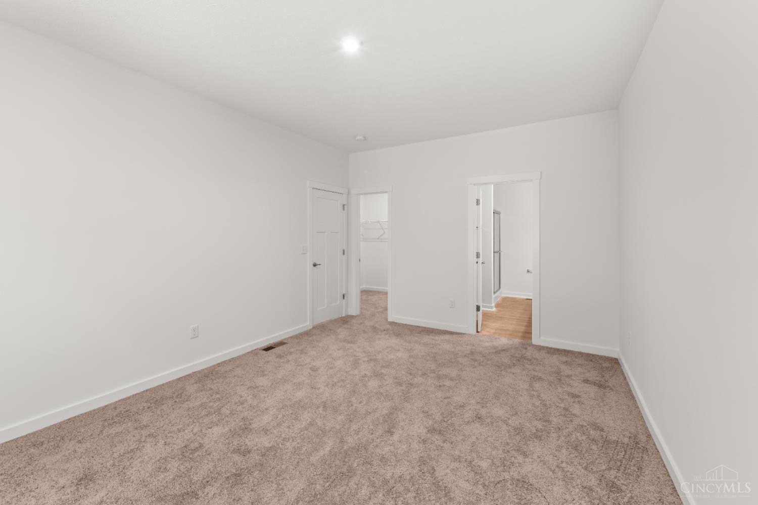 8621 Noelle Drive, Colerain Twp, Ohio image 33