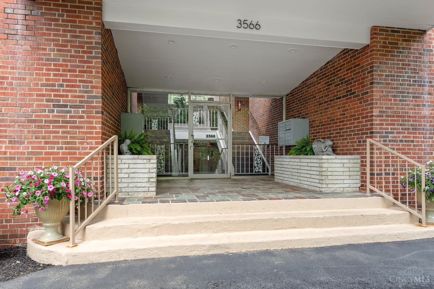 3566 Amberacres Drive #9, Cincinnati, Ohio image 2
