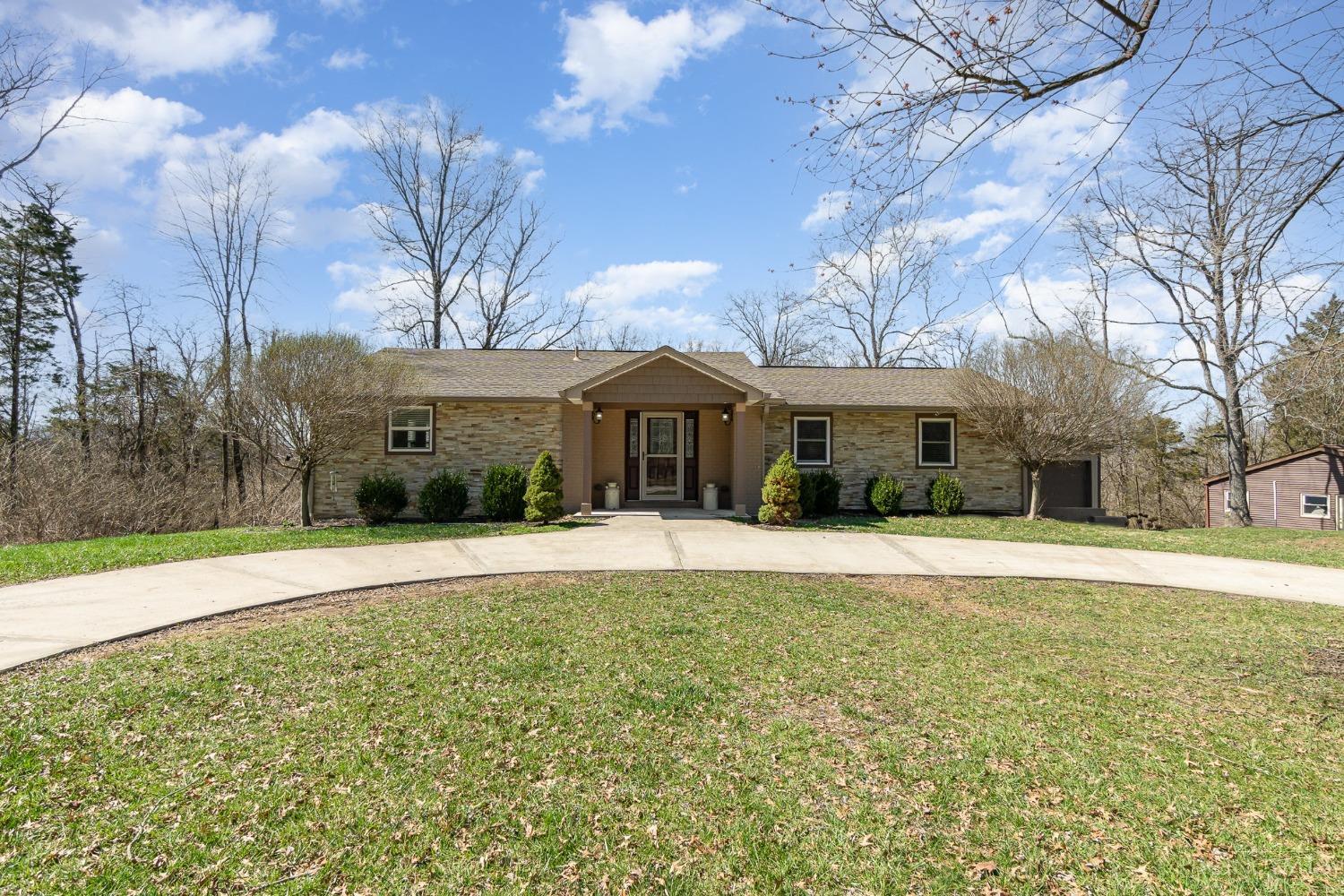 2531 Thicket Drive, Bethel, Ohio image 1