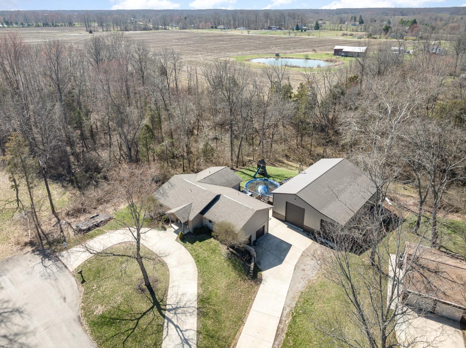 2531 Thicket Drive, Bethel, Ohio image 3