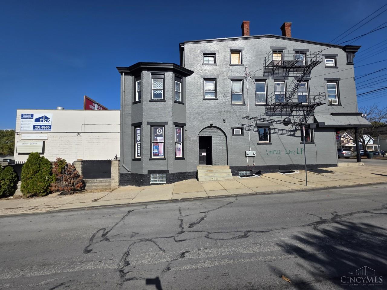 3389 Glenmore Avenue