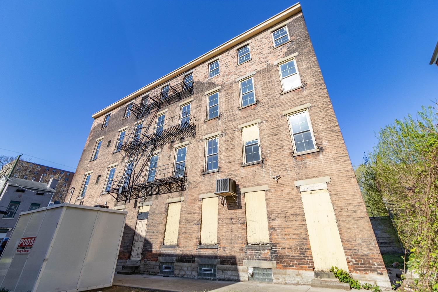 818 Livingston Street