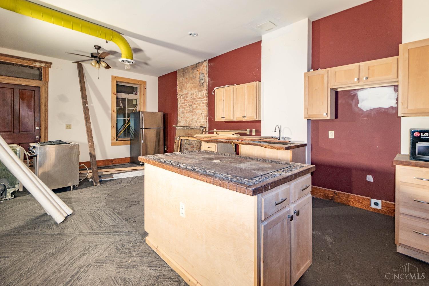 818 Livingston Street