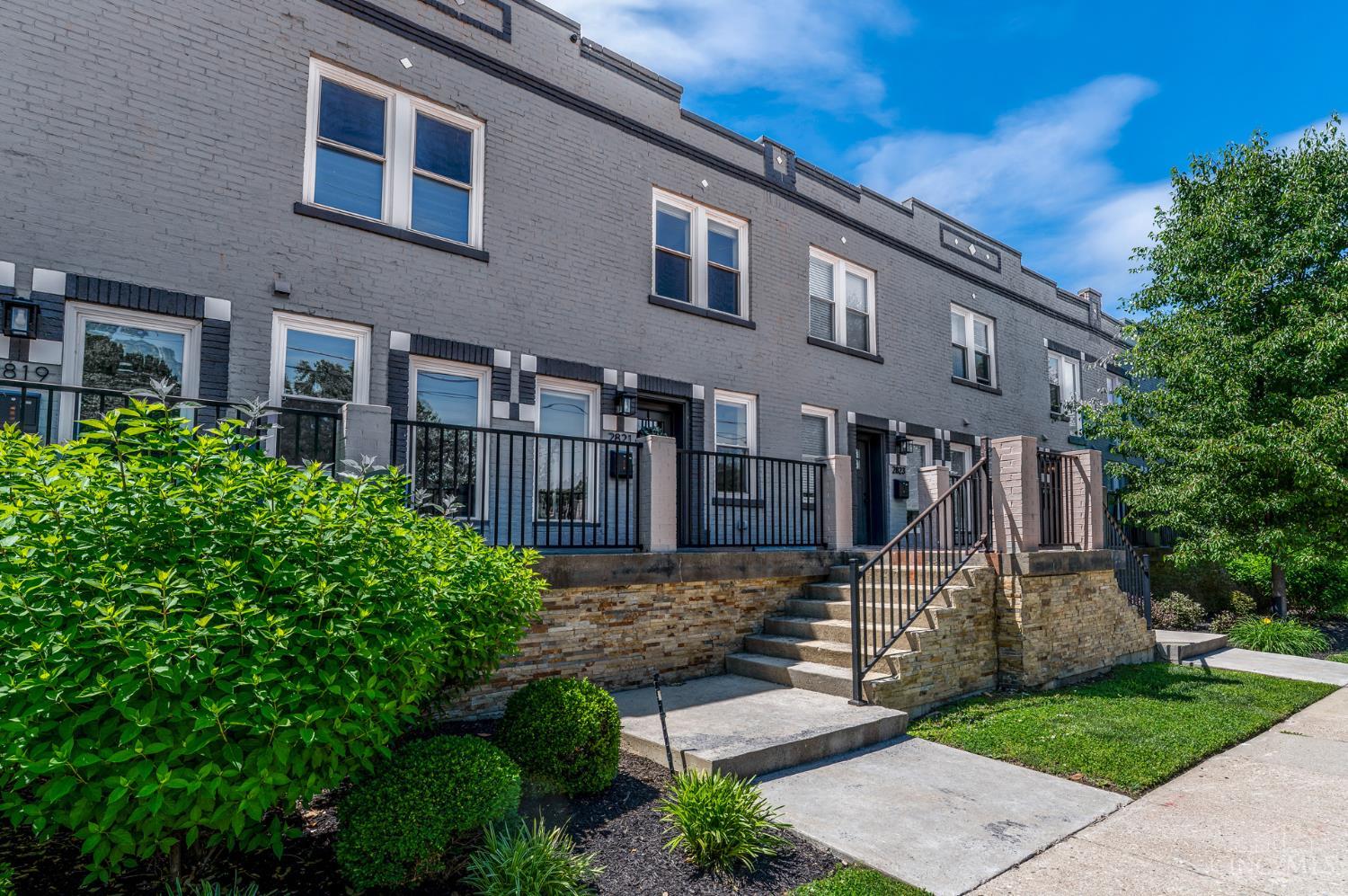 2821 Ashland Avenue