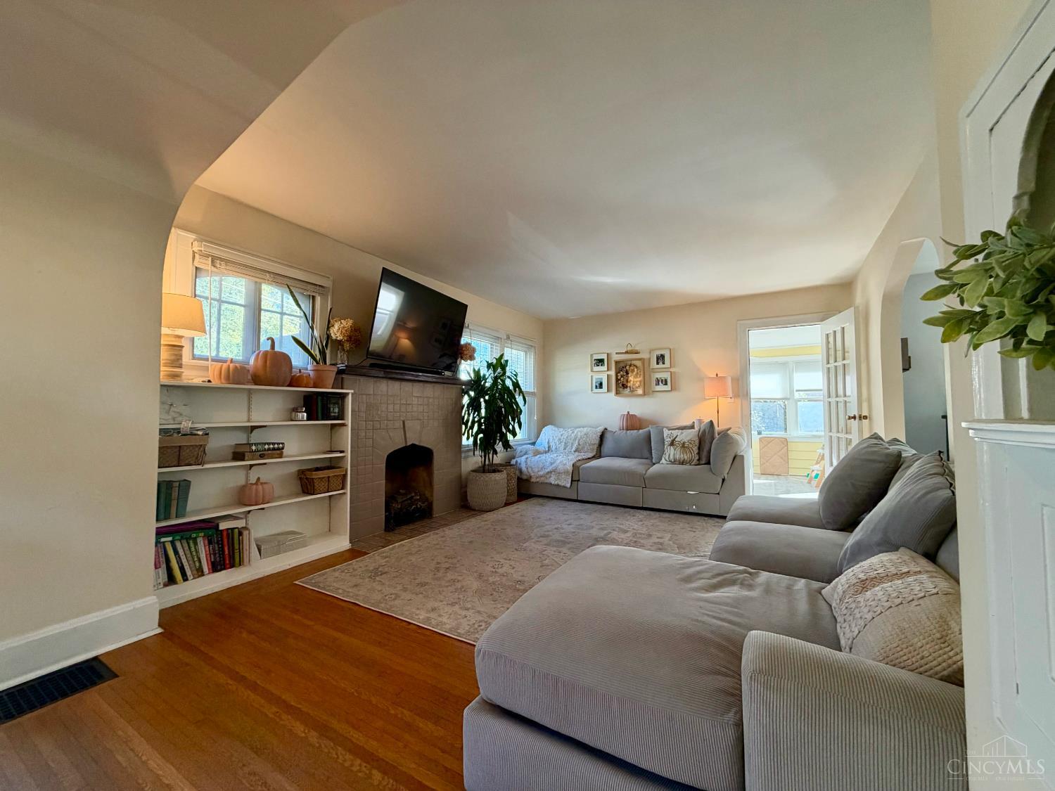 5771 Glengate Lane