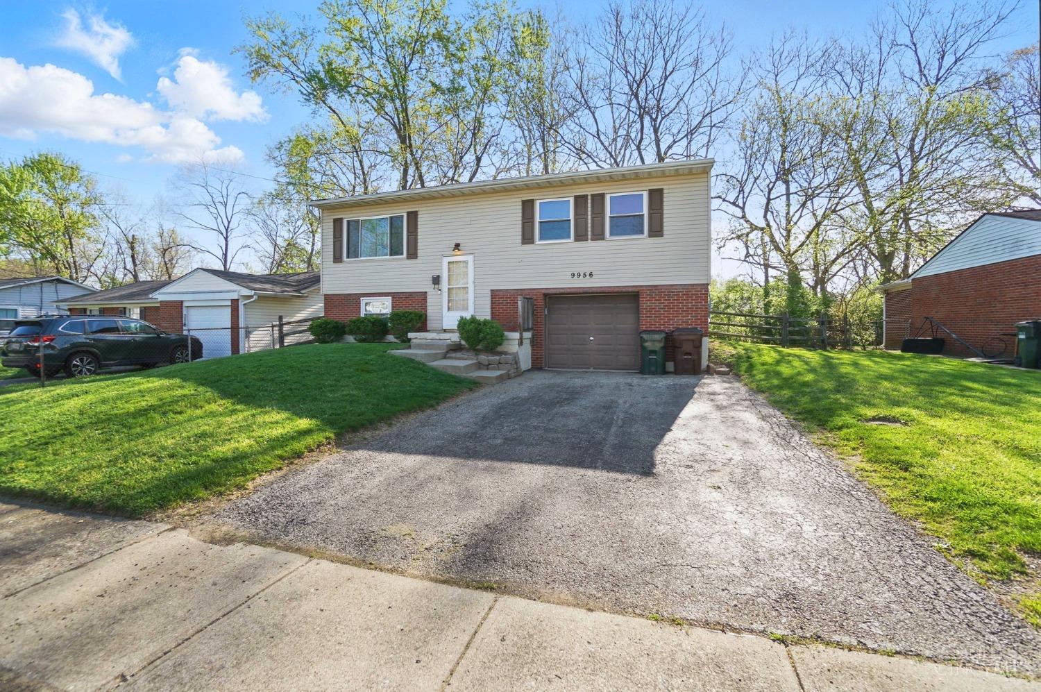 9956 Crusader Drive, Colerain Twp, Ohio image 2