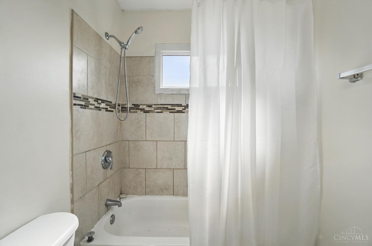 9956 Crusader Drive, Colerain Twp, Ohio image 18