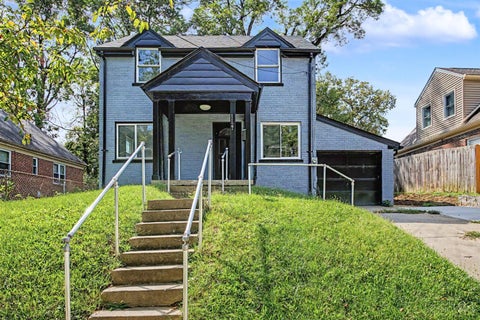 Homes For Sale - 1127 Cedar Avenue<br/> Cincinnati, OH 45244