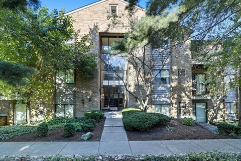 Photo of 1544 W Galbraith Road #211, Cincinnati, OH 45231 (MLS # 1857980)