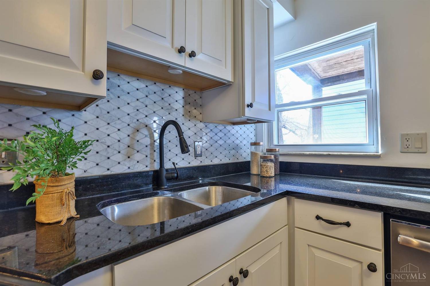 907 Paradrome Street, Cincinnati, Ohio image 17