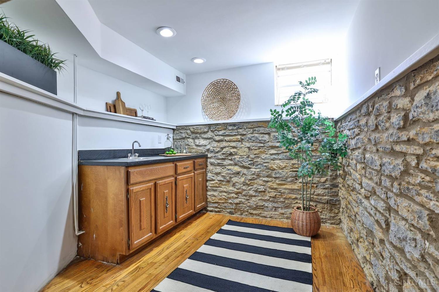 907 Paradrome Street, Cincinnati, Ohio image 32