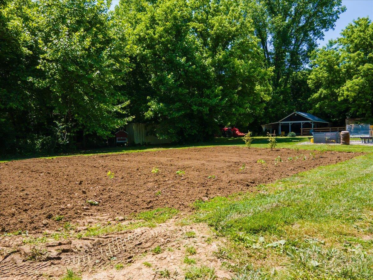 307 Bear Creek Drive, Felicity, Ohio image 8