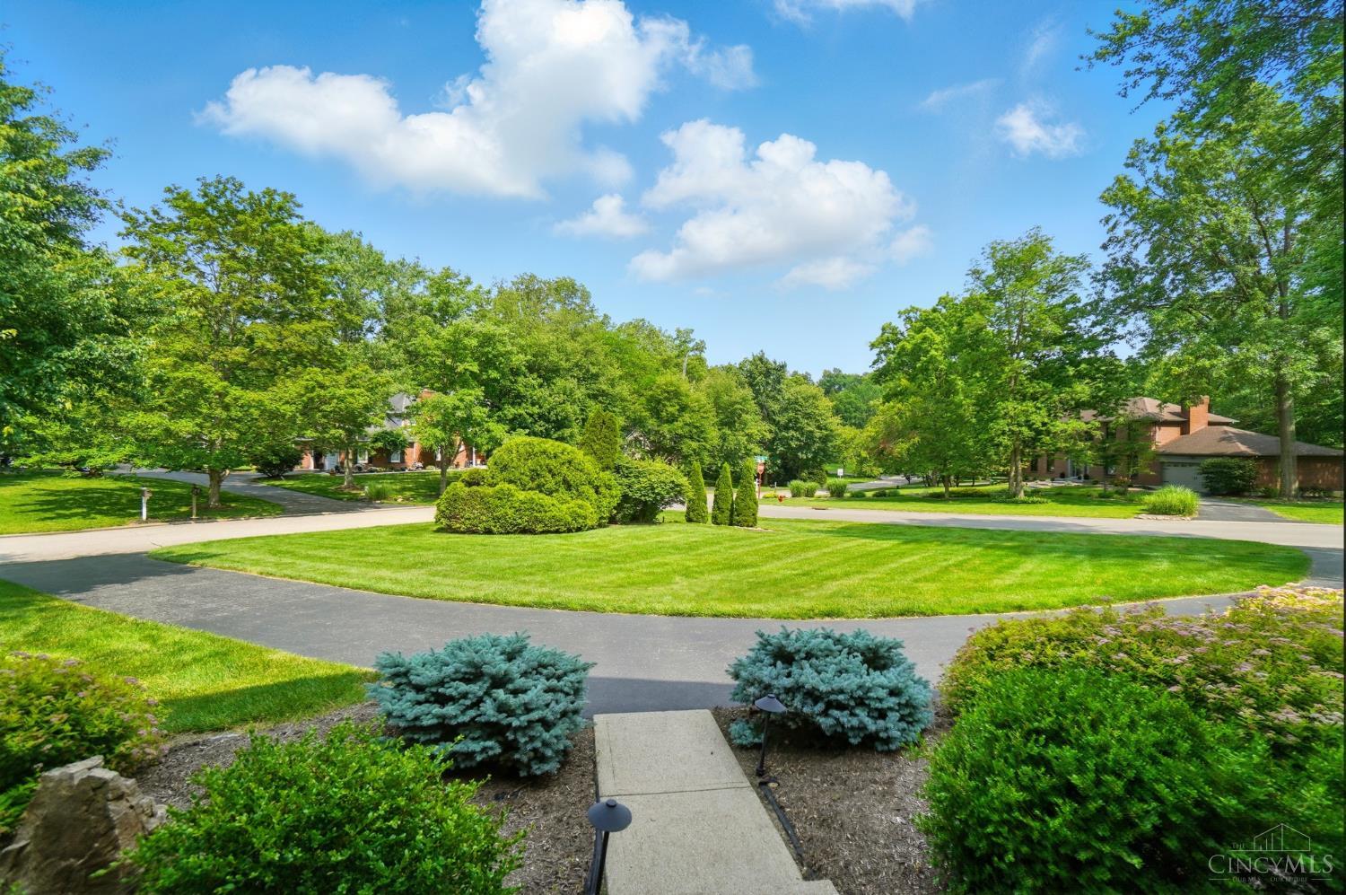 6385 Derbyshire Lane, Loveland, Ohio image 6