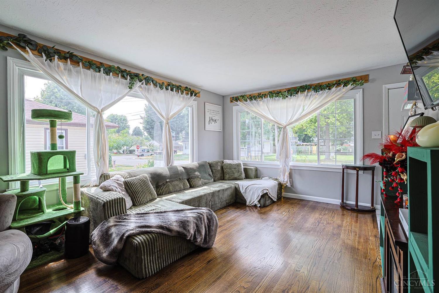 387 E Pike Street
