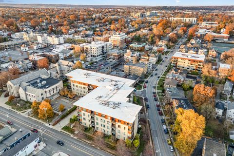 Photo of 2770 Observatory Avenue #404, Cincinnati, OH 45208 (MLS # 1862224)