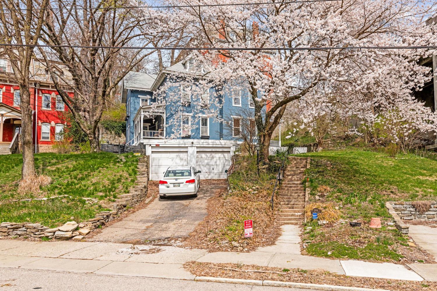 2106 Kemper Lane