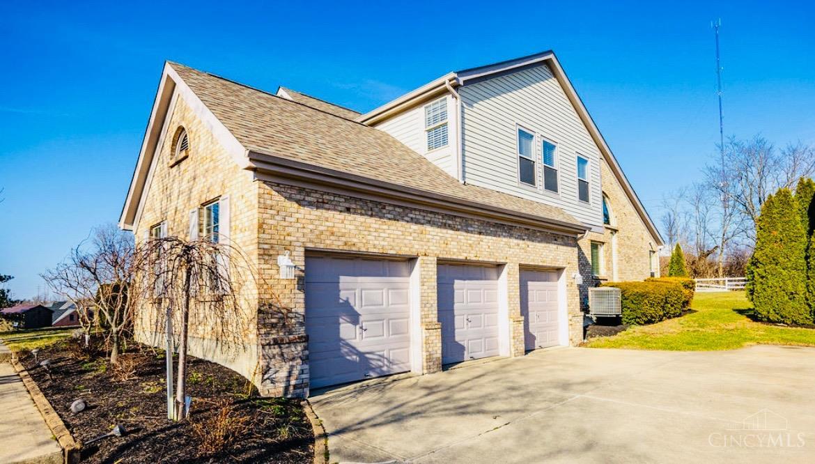 8024 Quail Meadow Lane, West Chester, Ohio image 3
