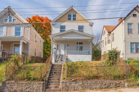 Photo of 1017 Underwood Place, Cincinnati, OH 45204 (MLS # 1898269)